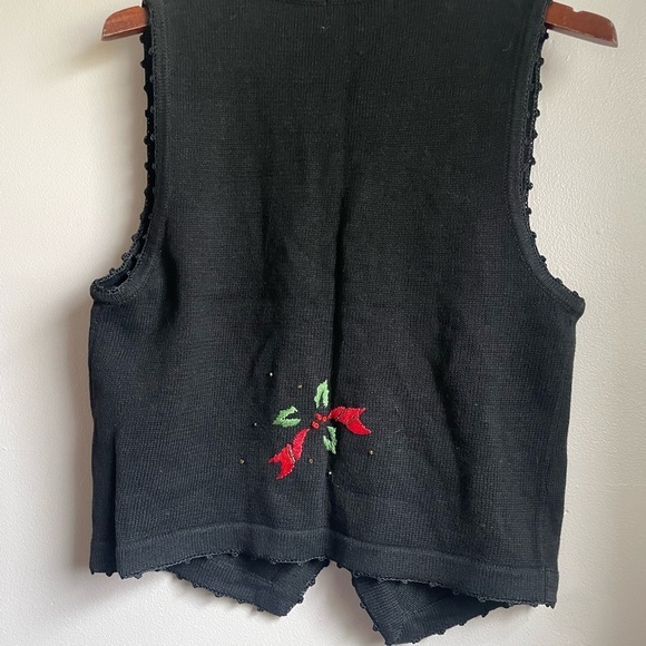 Arriviste Christmas Cardigan Sweater Vest Embroidered Poinsettia Black Size M. - Picture 8 of 10